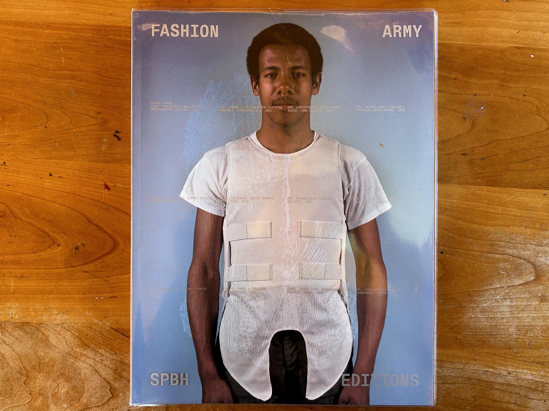 アート・デザイン・音楽 FASHION ARMY BOOK FASHION ARMY by Matthieu Nicol/アートブック 作品集 - CDC